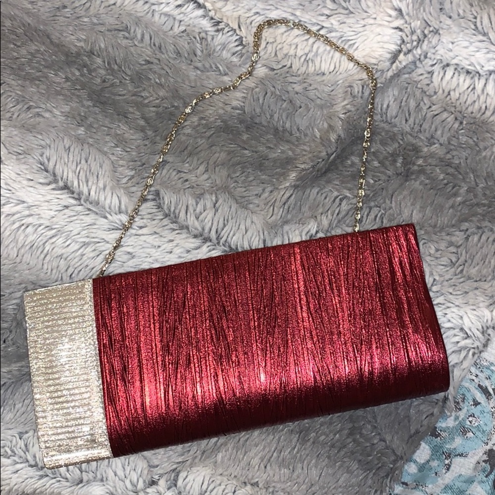 Red Clutch - Picture 2 of 3